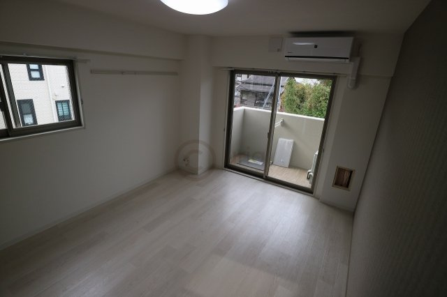 ブルーメ本山の居間・リビング