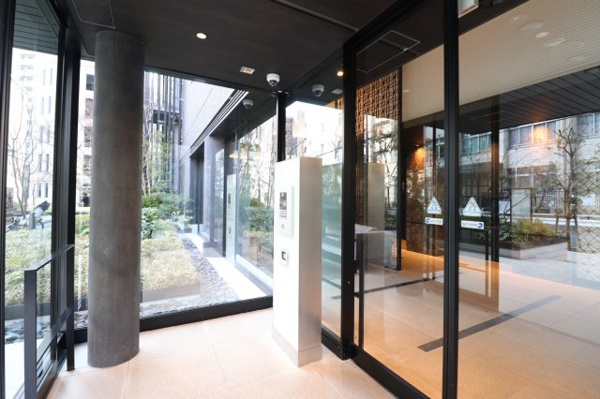 【その他共用部分】 | 【風除室】オートロックもありセキュリティも安心◎