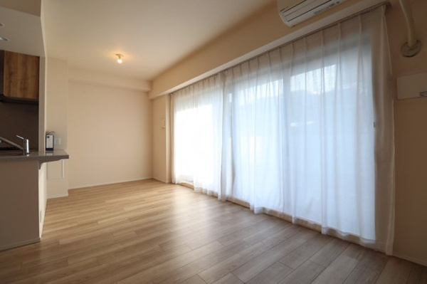 【居間・リビング】 | 【リビングダイニング】約10.7帖のリビングダイニング！床暖房機付き！