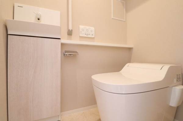 【トイレ】 | 【トイレ】タンクレスでお手入れも楽に！綺麗を保てます◎