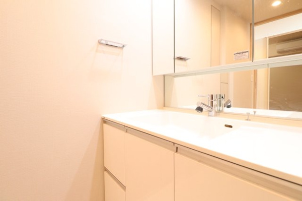 【独立洗面台】 | 【独立洗面台】スタイリッシュなデザインで、お手入れもしやすいボウル一体型カウンター！