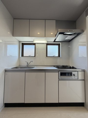 【キッチン】 | 小窓あり、明るいキッチンです