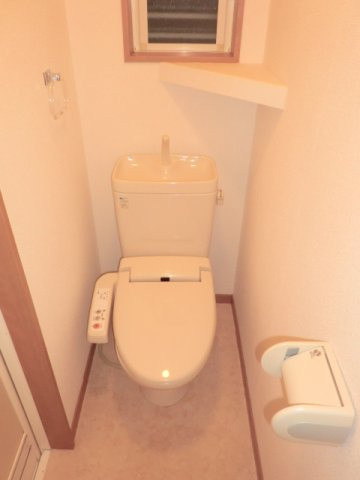 K＆C大橋のトイレ|【窓有】トイレ（温水洗浄便座・手洗い付き）、とても綺麗で清潔感があります♪