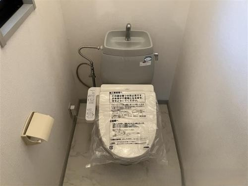 サンガーデン中原のトイレ|【窓有】トイレ（温水洗浄便座・手洗い付き）、とても綺麗で清潔感があります♪