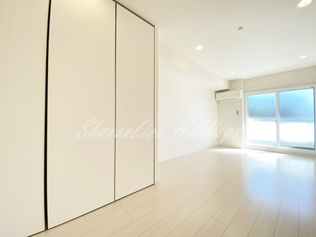 平塚市榎木町の賃貸マンションの居間・リビング