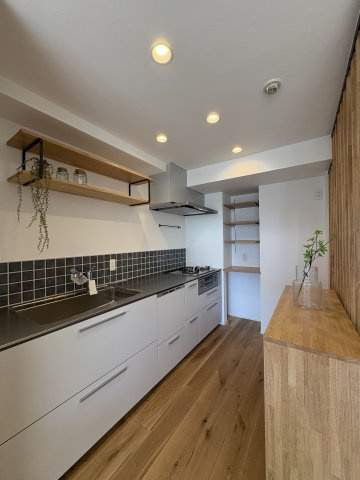 KAMAKURA WOOD LIVING — 材木座の上質リノベのキッチン