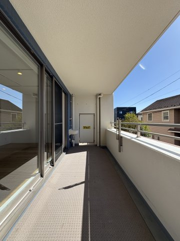 KAMAKURA WOOD LIVING — 材木座の上質リノベのバルコニー