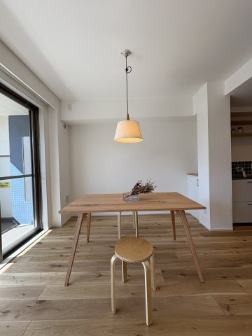 KAMAKURA WOOD LIVING — 材木座の上質リノベの居間・リビング