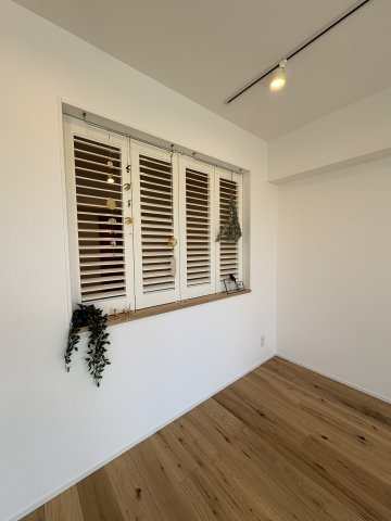 KAMAKURA WOOD LIVING — 材木座の上質リノベの居間・リビング