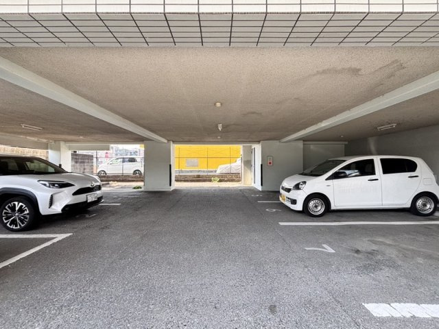 プレジオ坂本の駐車場