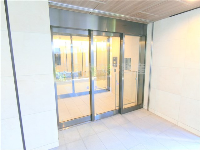 ルフォンプログレ大森西＠仲介手数料無料のエントランス|防犯カメラTVモニター付オートロック　エントランス　