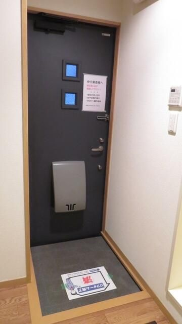 リースランド十条の玄関