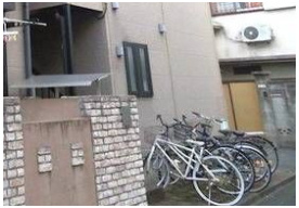 リースランド十条のエントランス