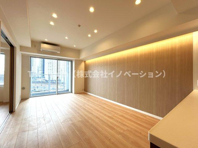 ベイクレストタワーの居間・リビング|優しくリビングに注ぐ日差しはまるで「陽だまり」の様な暖かさ。高い断熱性は床暖房やエアコンを使いすぎず快適な居住空間を創造しています。