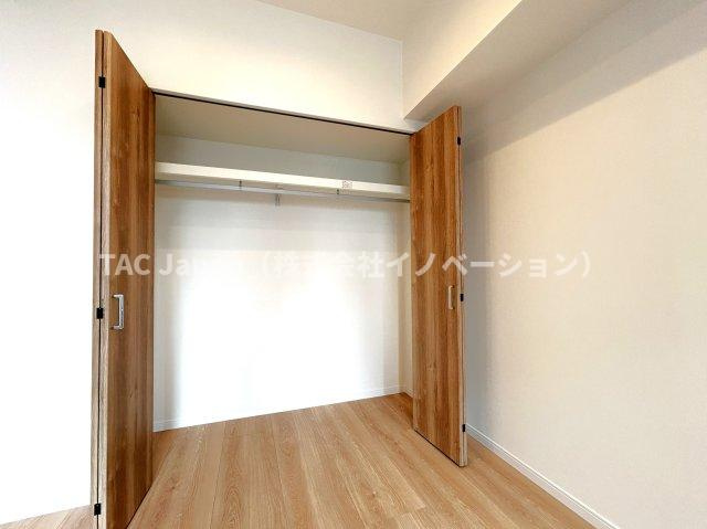 ベイクレストタワーの収納|各部屋に収納が付いており冬物や夏物、スーツケースなども全部まとめて収納もできますのでお部屋を広く開放的にお使いいただけます。