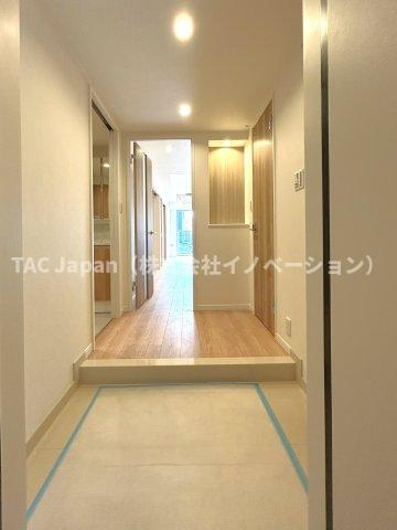 ベイクレストタワーの玄関|玄関ホールがスッキリ広々としていると帰る時も出ていく時も気持ちが良い。来客を出迎える玄関が綺麗ならその家の印象が良くなる。
