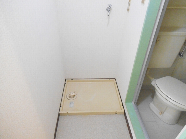 藤コーポの設備|洗濯機置場はバスルーム横！