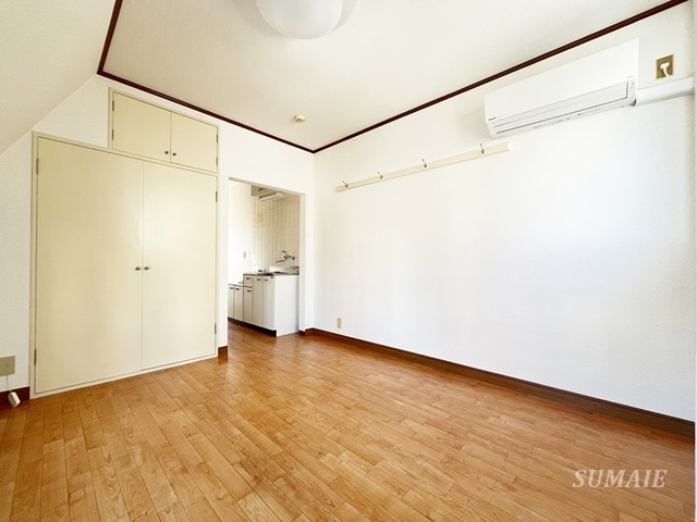 藤コーポの居間・リビング|6帖の洋室です☆