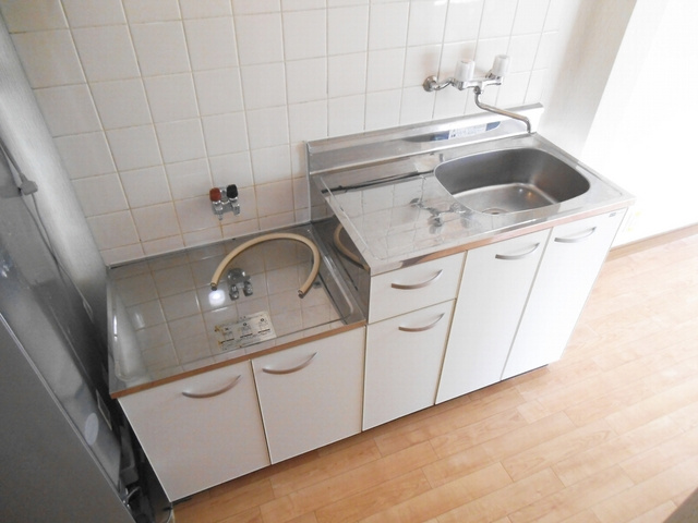 藤コーポのキッチン|2口のガスコンロがおけます！