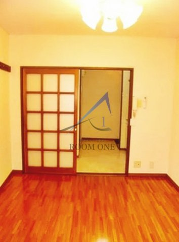 甲州ビルの居間・リビング|洋室のお部屋です。