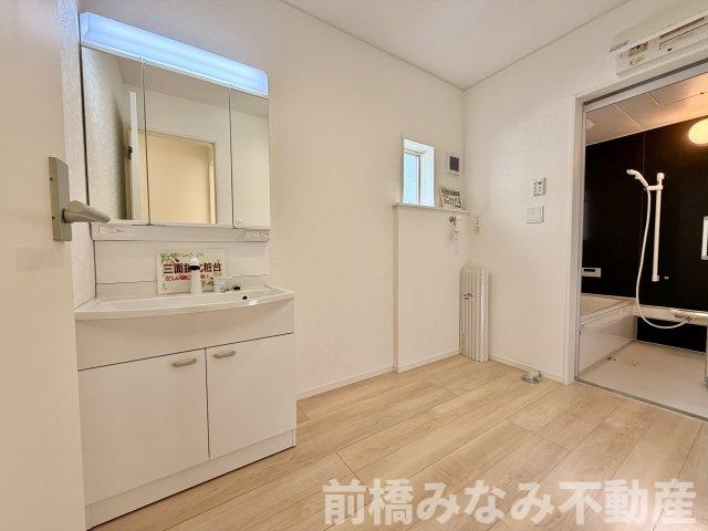 高崎市箕郷町白川第2　２号棟(全６棟)　クレイドルガーデン　新築建売分譲の独立洗面台|朝の支度にも助かる、独立の洗髪洗面化粧台