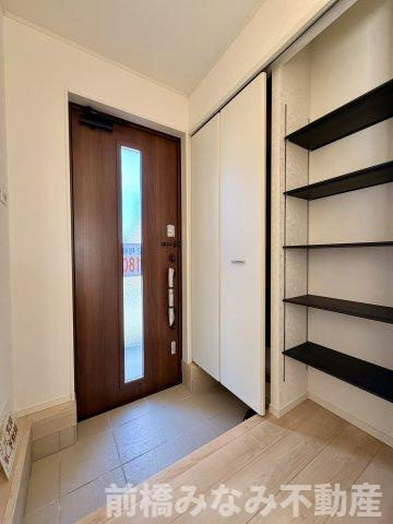 高崎市箕郷町白川第2　２号棟(全６棟)　クレイドルガーデン　新築建売分譲の玄関|ゆったりとした玄関です