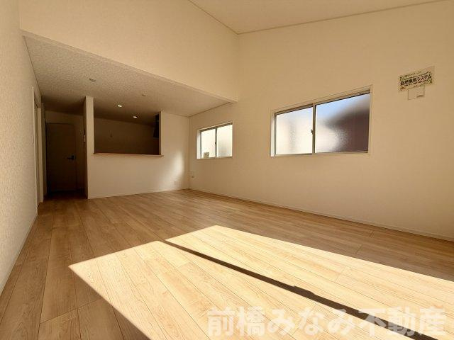 高崎市箕郷町白川第2　２号棟(全６棟)　クレイドルガーデン　新築建売分譲の居間・リビング|ゆったり過ごせるリビングです