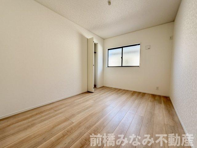 【新築平屋】高崎市箕郷町白川第2　１号棟(全６棟)　クレイドルガーデン　新築建売分譲の洋室|落ち着いた色調の洋室です