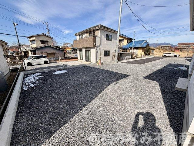【新築平屋】高崎市箕郷町白川第2　１号棟(全６棟)　クレイドルガーデン　新築建売分譲の駐車場|車をお持ちの方に嬉しい駐車場付きの物件です