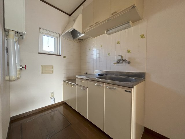 ホワイトベースCのキッチン|会話を楽しみながら料理できる、暮らしに寄り添うキッチン。