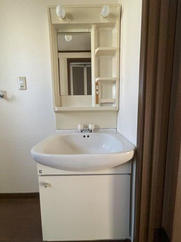 ホワイトベースCの洗面所|洗髪洗面化粧台新品に入替予定