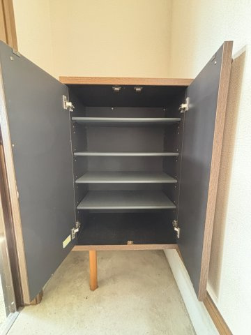 ホワイトベースCの玄関|シューズボックス