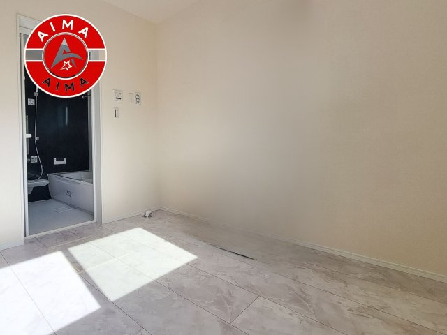 福岡市西区下山門1丁目第1-2棟（1号棟）の内観：施工例|ゆとりの洗面スペースで朝の身支度もスムーズに。暮らしを快適に変えるシャワー付洗面台です！