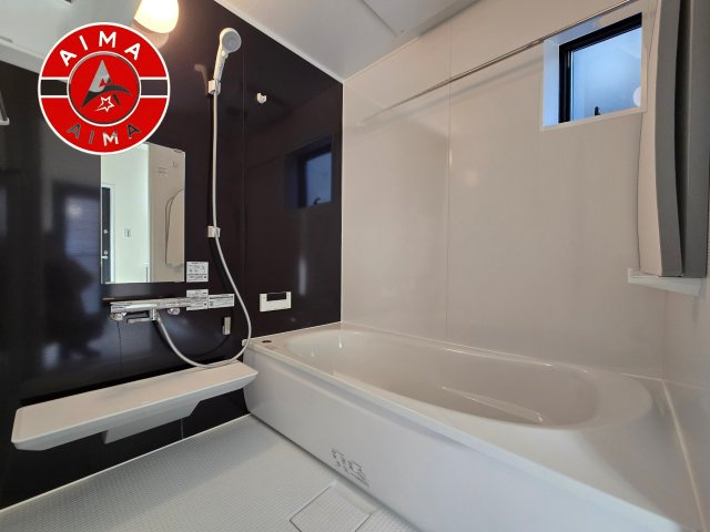 福岡市西区下山門1丁目第1-2棟（1号棟）の内観：施工例|1日の疲れを癒してくれる広々バスルーム。雨の日のお洗濯にも大活躍な浴室乾燥機付です！