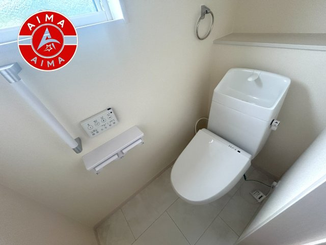 福岡市西区下山門1丁目第1-2棟（1号棟）の内観：施工例|温水洗浄便座を完備しております。2ヶ所にトイレがあるのは朝の慌ただしい時間も安心です。