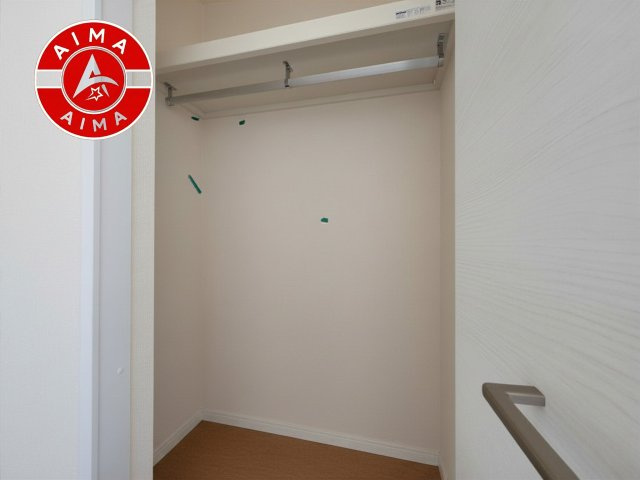 福岡市西区下山門1丁目第1-2棟（1号棟）の内観：施工例|洋服や大きな荷物が多い方や人数の多いご家族などは、一般的なクローゼットよりもウォークインクローゼットのほうが使い勝手が良いです。