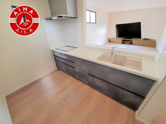 福岡市西区下山門1丁目第1-2棟（1号棟）の内観：施工例|ご家族を近くに感じられる対面キッチンのLDK。会話もはずみそうですね。