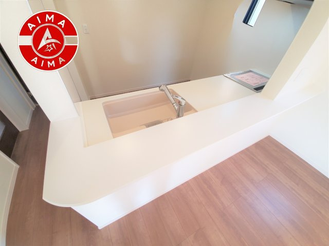 福岡市西区下山門1丁目第1-2棟（1号棟）の内観：施工例|ダイニングテーブルへの配膳がラクラク、お料理はかどるカウンター付きシステムキッチン！