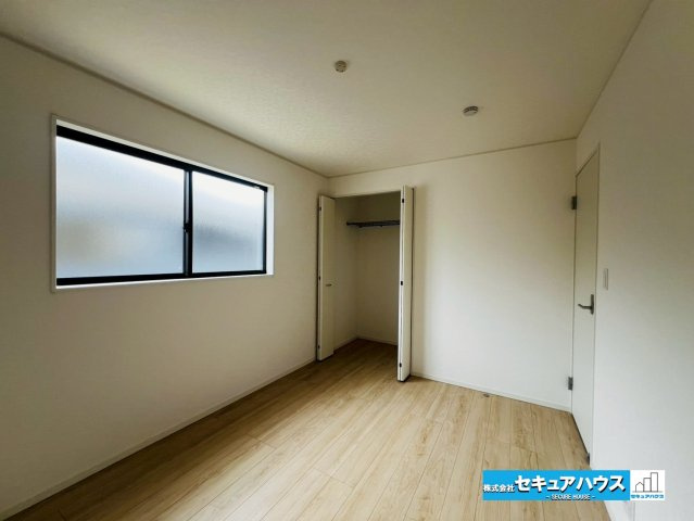 みよし市福田町屋敷浦　全7棟の洋室|【洋室】
◆家族一人ひとりの大切なプライベート空間。趣味に合わせて使って頂けるようシンプルに仕上げてあります。暮らし心地を大きく左右する収納を、適材適所に配置し使い勝手を考慮しました。　