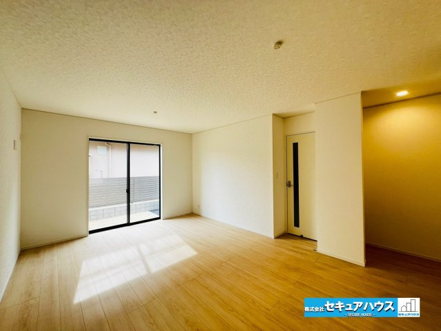 みよし市福田町屋敷浦　全7棟の居間・リビング|【LDK】
◆日当たりが良く温かい広々リビングは家族の団らんスペースになります。