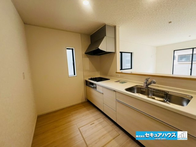 みよし市福田町屋敷浦　全7棟のキッチン|【キッチン】
◆広々としたキッチンの為家族で並んで料理できます。