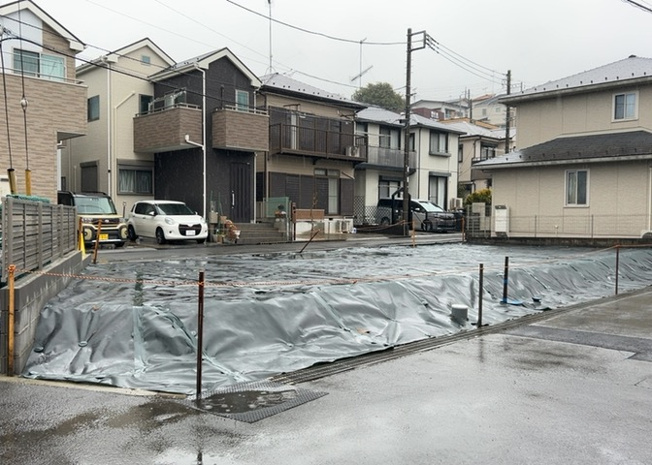 【外観】 | 家を建てる前提で土地を探している場合、地盤の丈夫さは譲れない条件の一つです。地盤が脆弱だと追加工事が必要となります。また、過去に地盤沈下や液状化現象を起こした土地は、できるだけ避けた方がいいでしょう。