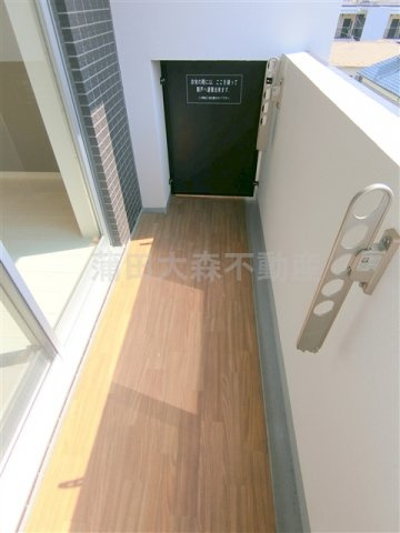 メイクスデザイン糀谷アジールコートのバルコニー|物干し金具付きのバルコニー