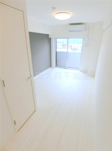 メイクスデザイン糀谷アジールコートの居間・リビング|洋室8.2帖！ウォークインクローゼット付