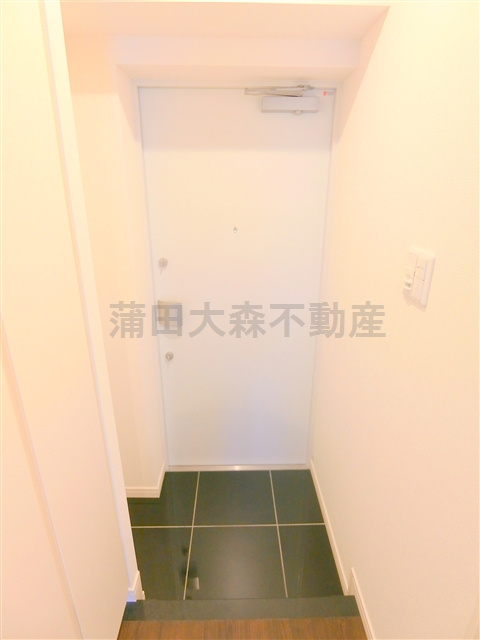 メイクスデザイン糀谷アジールコートの玄関