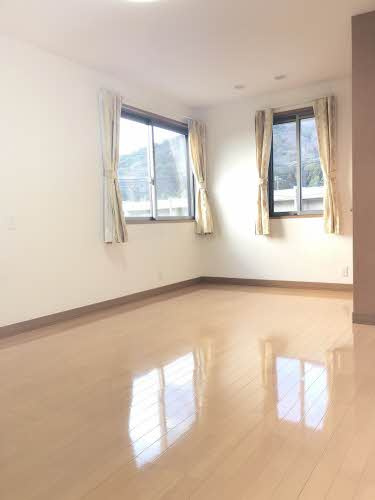 コモンシティ瀬戸８号貸家の居間・リビング