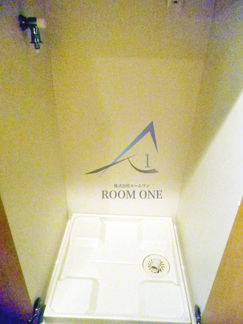 ルーブル小石川弐番館の設備|洗濯機置き場です。