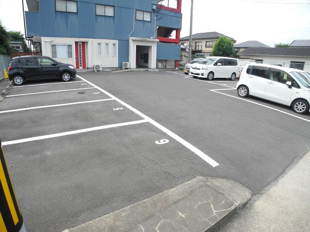 マリナハウスの駐車場