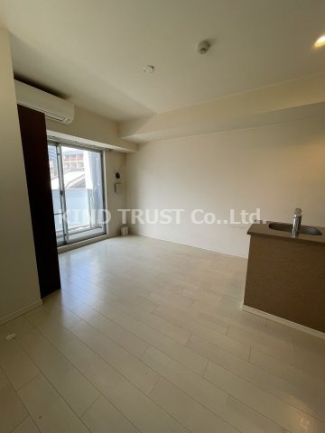 ラルーチェ北梅田の居間・リビング