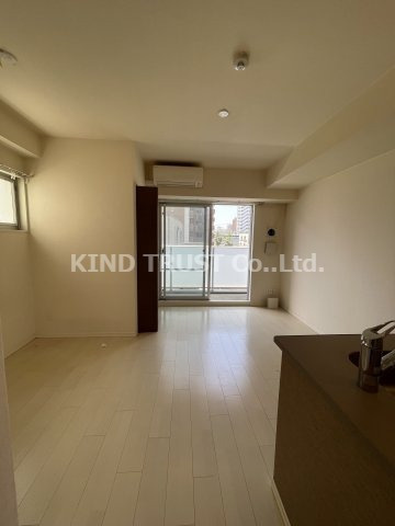 ラルーチェ北梅田の居間・リビング